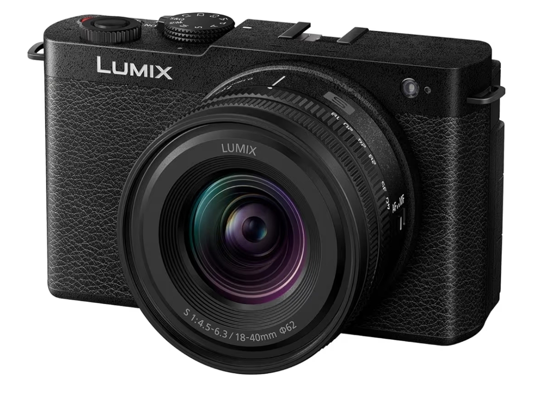 Panasonic Lumix S9, Full Frame Mirrorless S9 Open Gate Vlogging Camera in Black, with S-R1840E 18-40mm S lens, 24.2MP, 6K /4K Video, 779 Point PDAF, Image Stabilisation Free-Angle